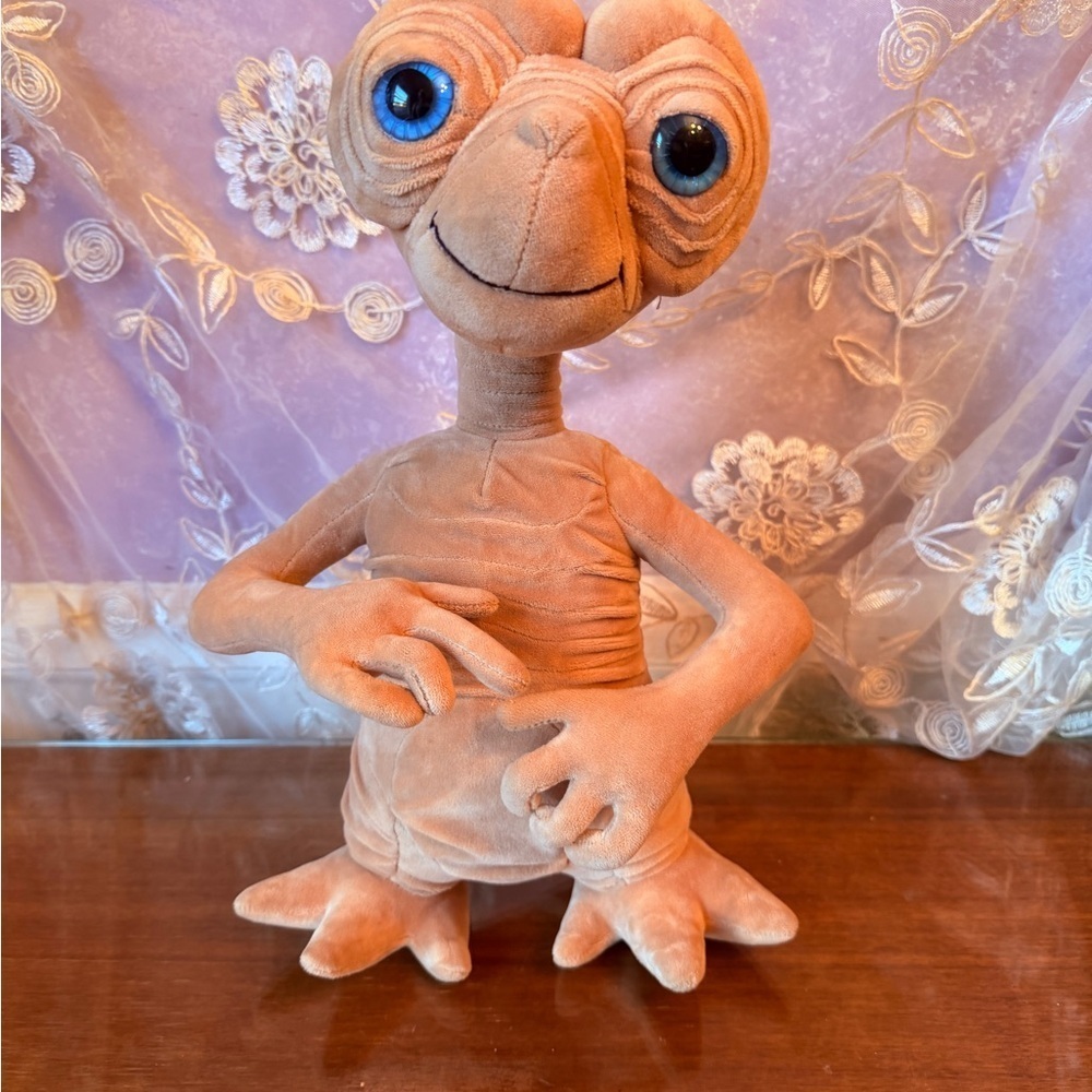 ET from Universal Studios! - Picture 4 of 6